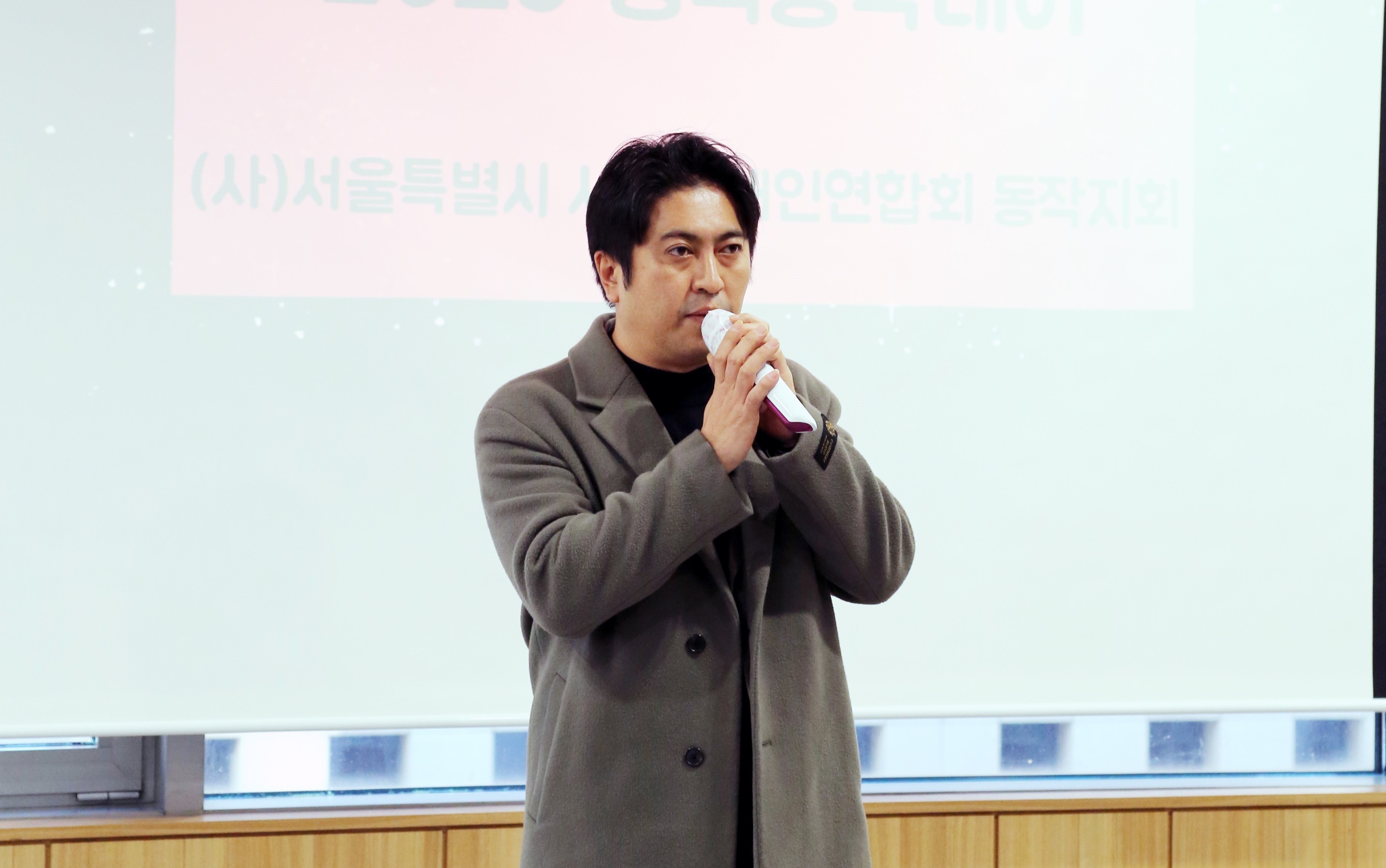 이미지설명: 축사를 하고 있는 정세열 동작구의회 의원님