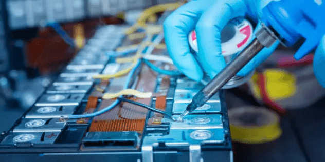 전고체 배터리 상용화와 전기차 시장의 새로운 전환점