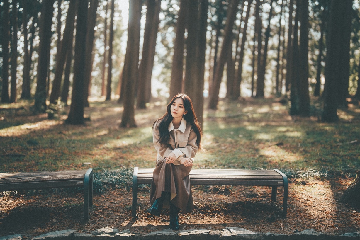 FL 룩으로 촬영한 야외 인물 사진