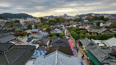 한옥마을 전경을 바라볼 수 있는 전망 카페