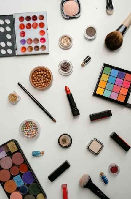 다크서클 커버 메이크업|피곤한 인상 지우는 눈 밑 커버 완벽 가이드