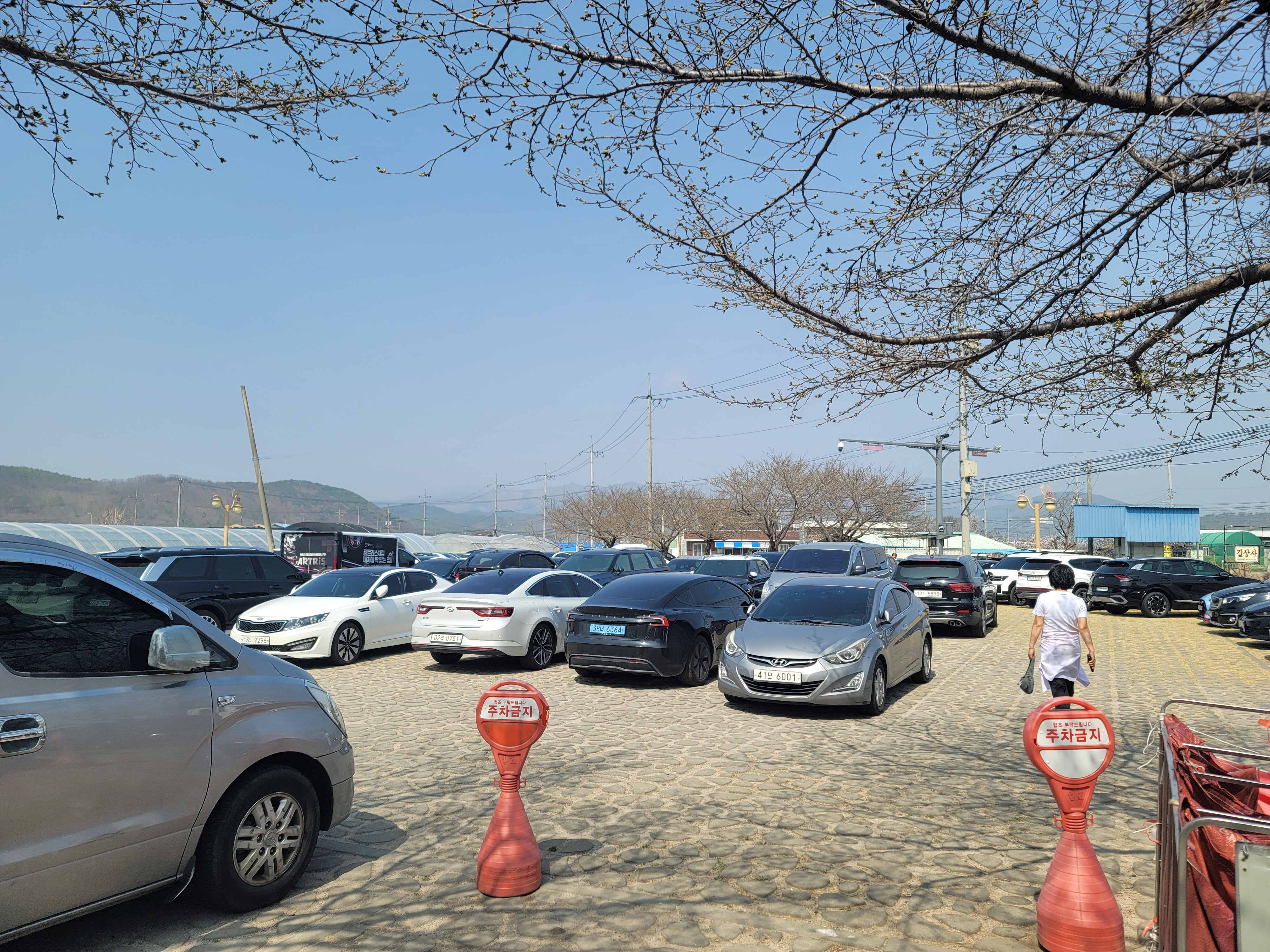 임고선원강변캠핑장 주차장
