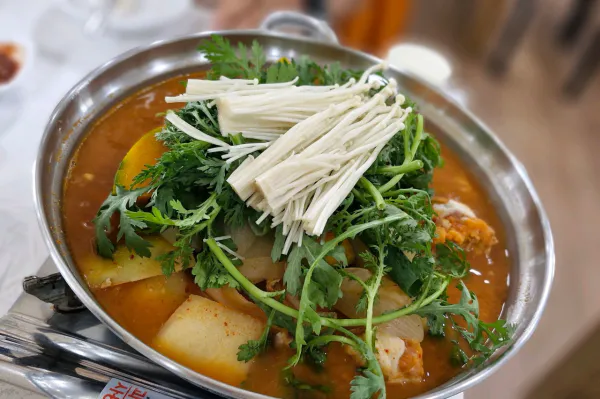 생생정보 대결 맛 대 맛 활꽃게탕 vs 간장꽃게장 음식점 위치