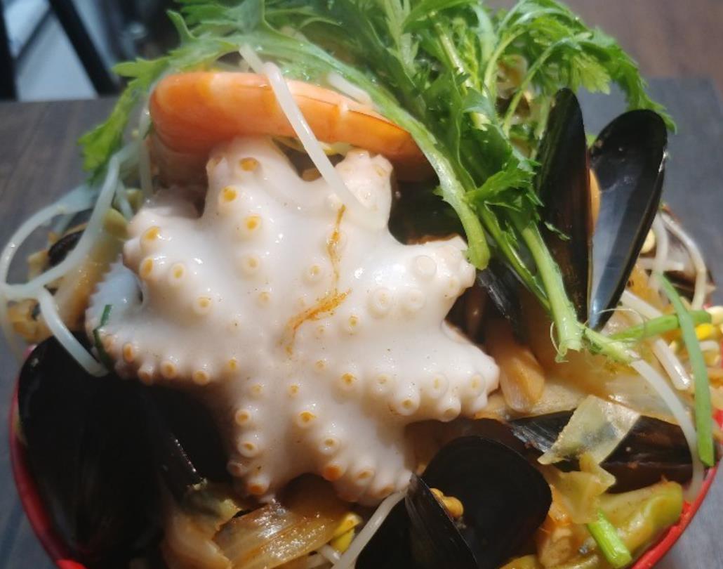 쭈꾸미가 통째로 올락ㄴ 오늘N 콩나물해물짬뽕