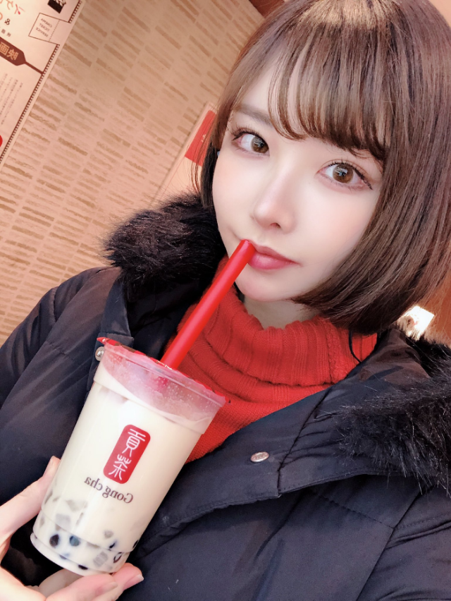 죽으나 사나 버블티를 달고사는 후카다 에이미(Eimi Fukada, 深田えいみ) 사진