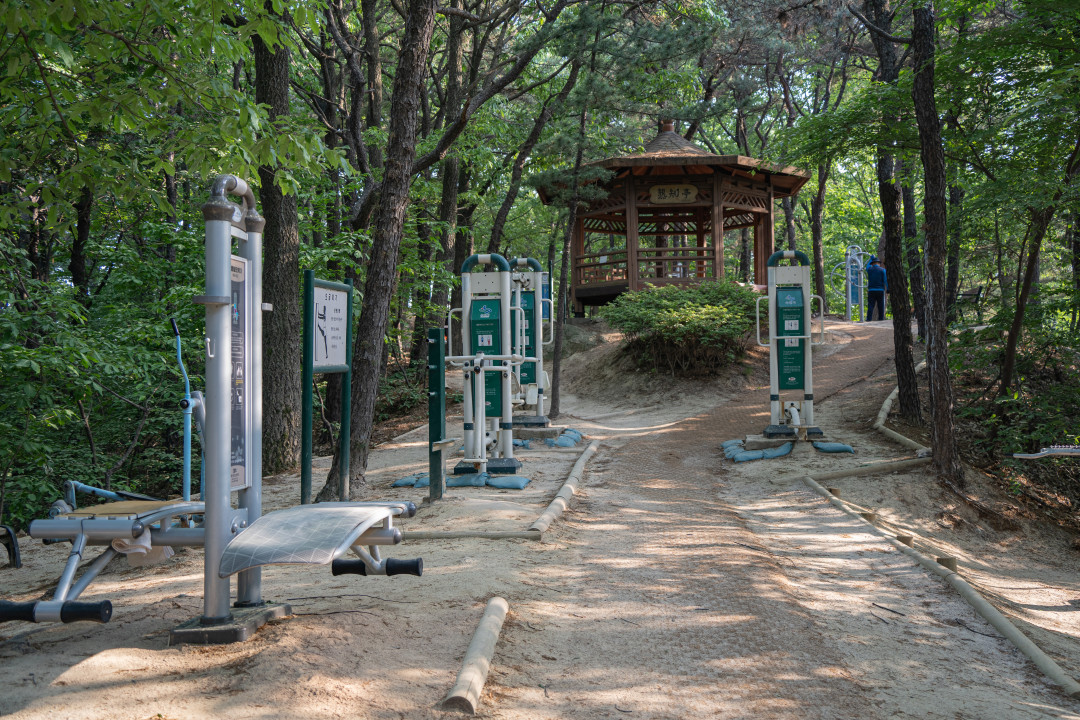 숙지산 운동기구
