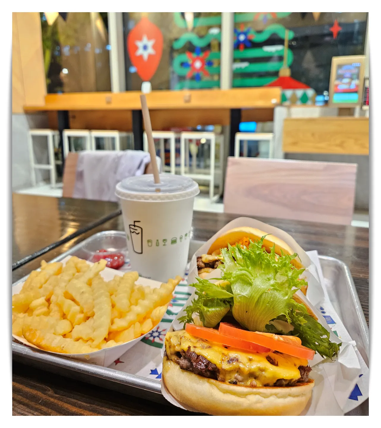 크리스마스-분위기-종각점-쉐이크쉑-버거-감자튀김-콜라