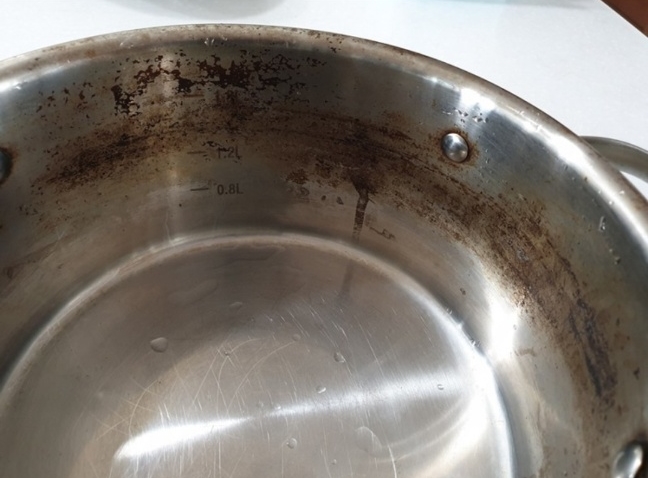 타버린 스테인리스 냄비