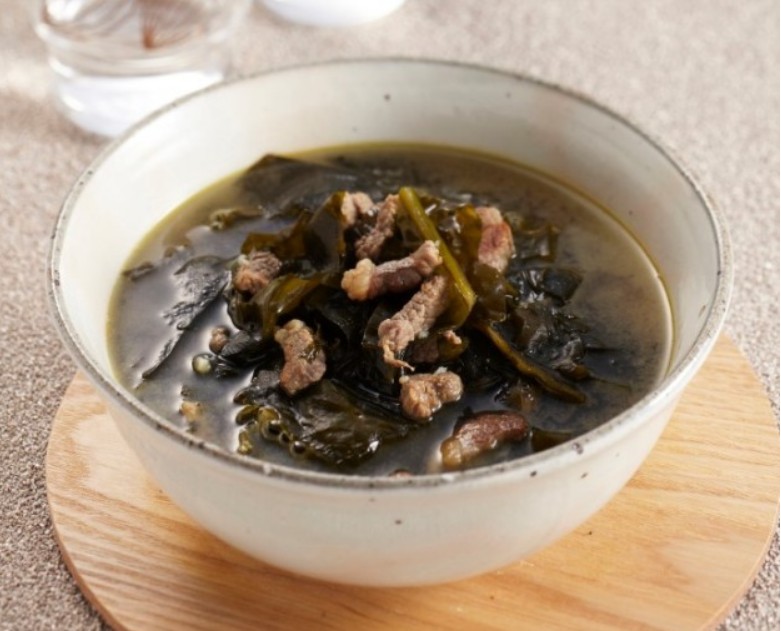 소고기미역국(네이버지식백과)