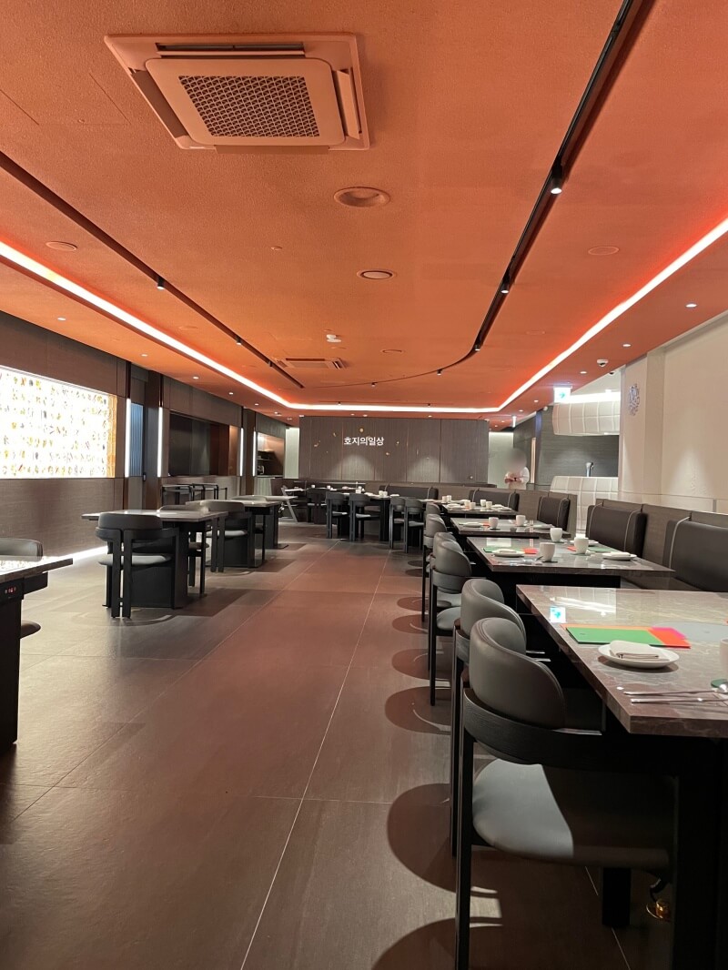 용산 이태원 한식 맛집 덕분 몬드리안 - 인테리어