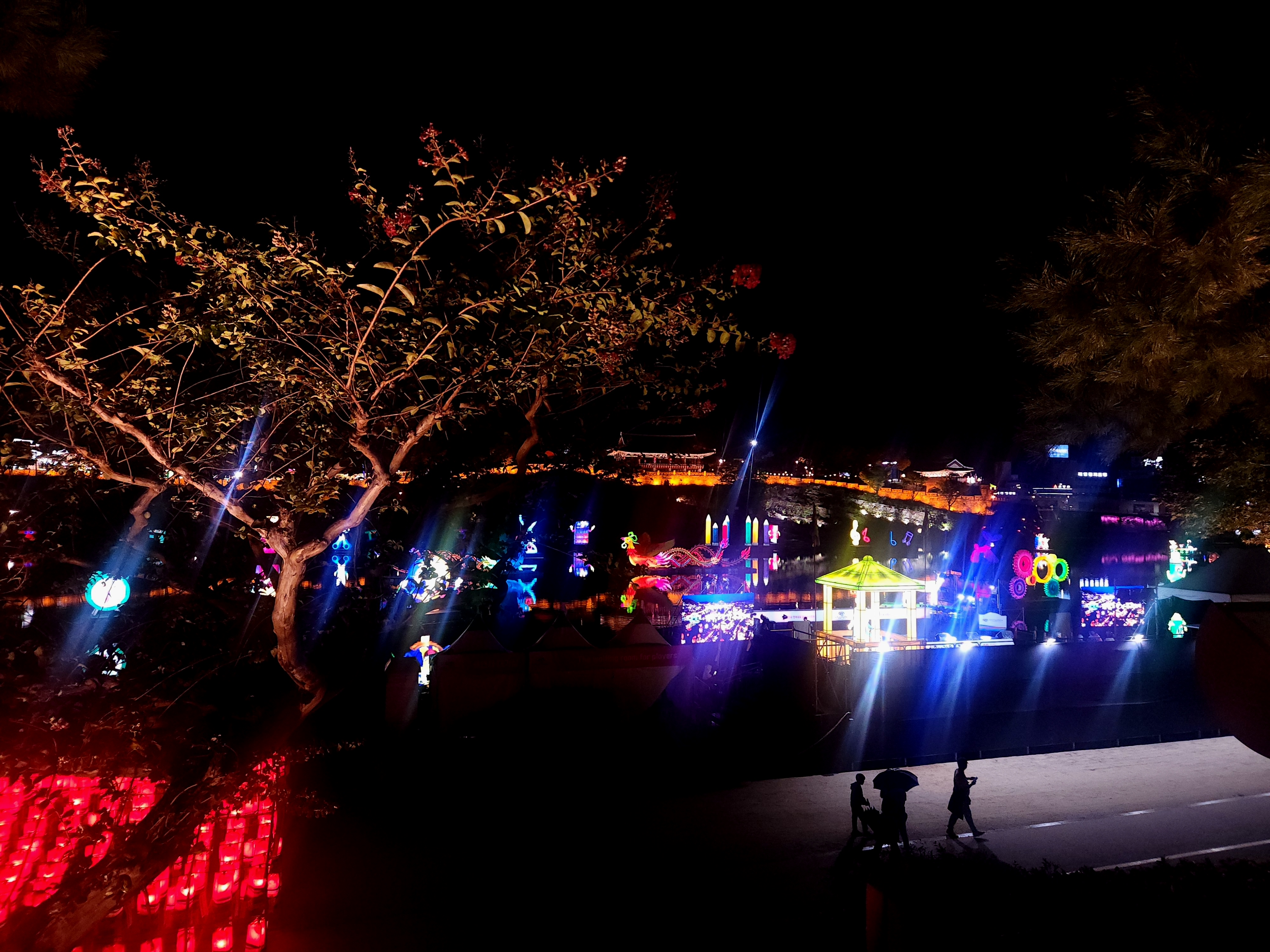 진주성과 강위의 유등 사진