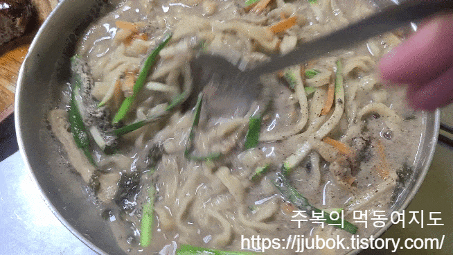망원-맛양값-들깨칼국수-섞기