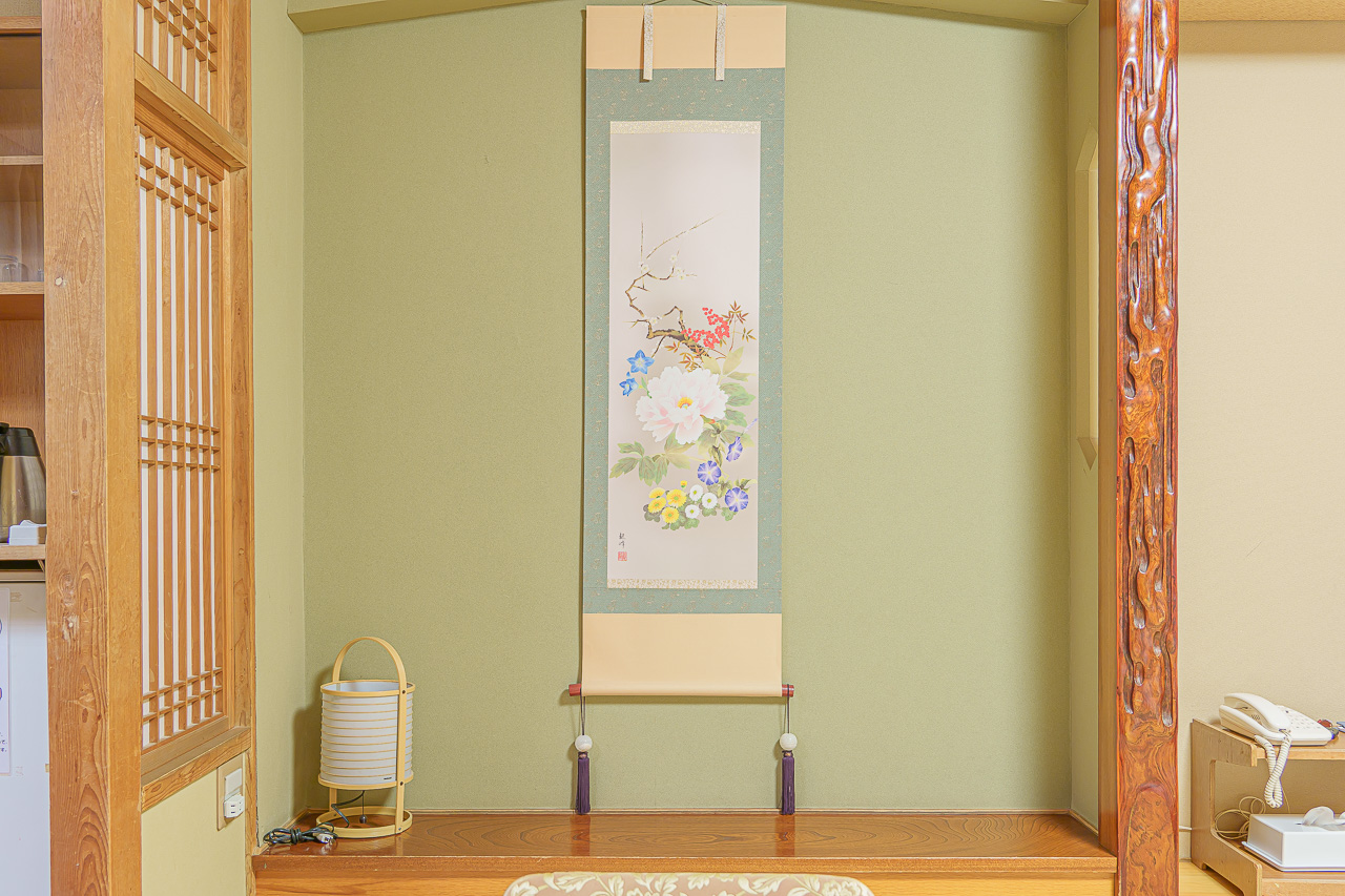 Toya Kanko Hotel: A Winter Lake View and Japanese Meals — original photograph 13