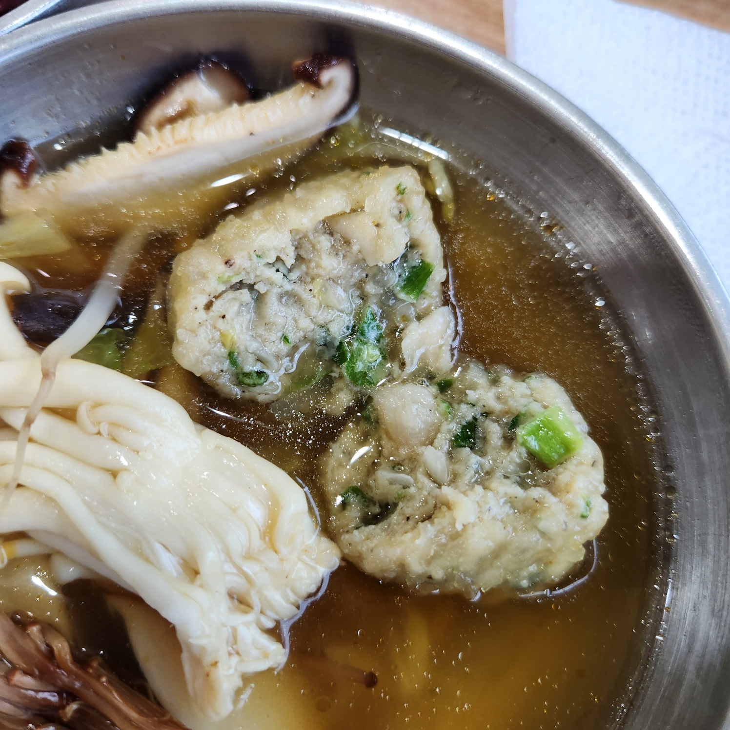 버섯전골에 있는 만두