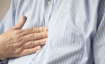 속쓰린 여자 사진