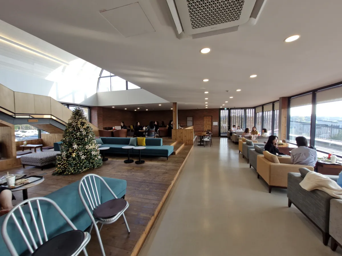 더반올가닉-2층-인테리어-모습