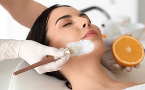 비타민 C 크림 바르기