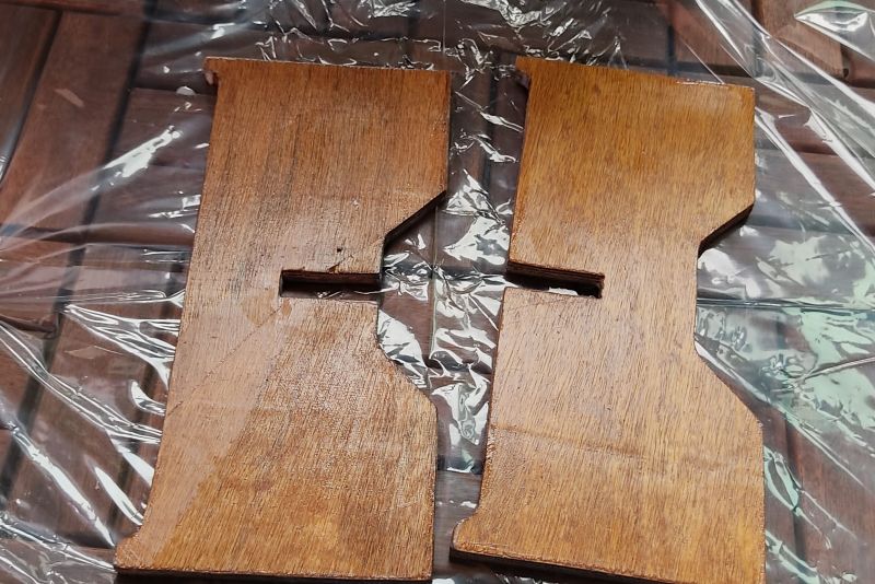 7번 바니쉬를 칠해주어 반짝반짝한 합판