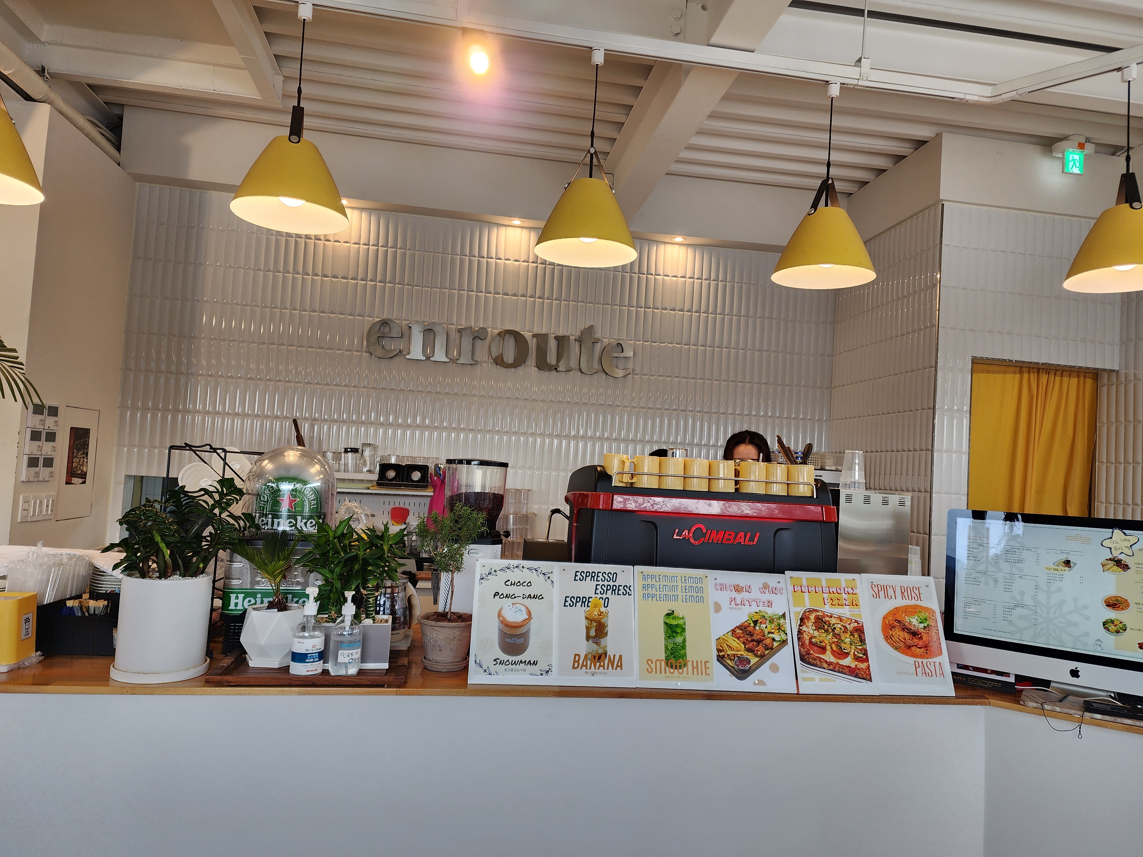 카페 인루트 카운터