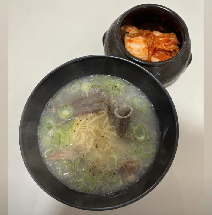 홍대 서교난면방 방문 전 꼭 알아야 할 메뉴 추천｜한우 설렁탕 난면 vs 구엄닭난면 비교 리뷰