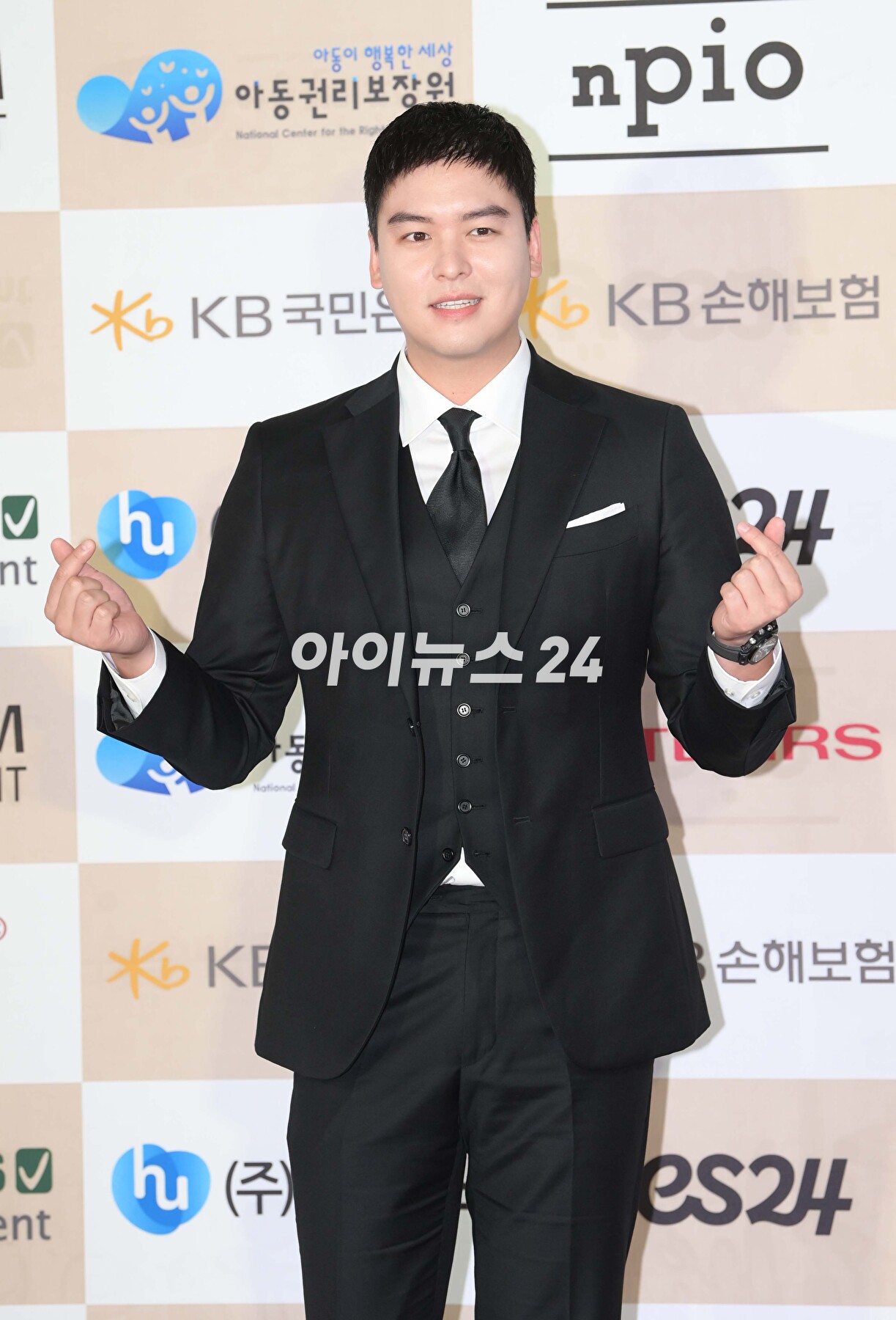 배우 이장우가 13일 오후 서울 중구 장충동 크레스트72에서 열린 2023 방송광고페스티벌 포토월 행사에 CF스타 우수상 수상자로 참석하고 있다. [사진=정소희 기자]