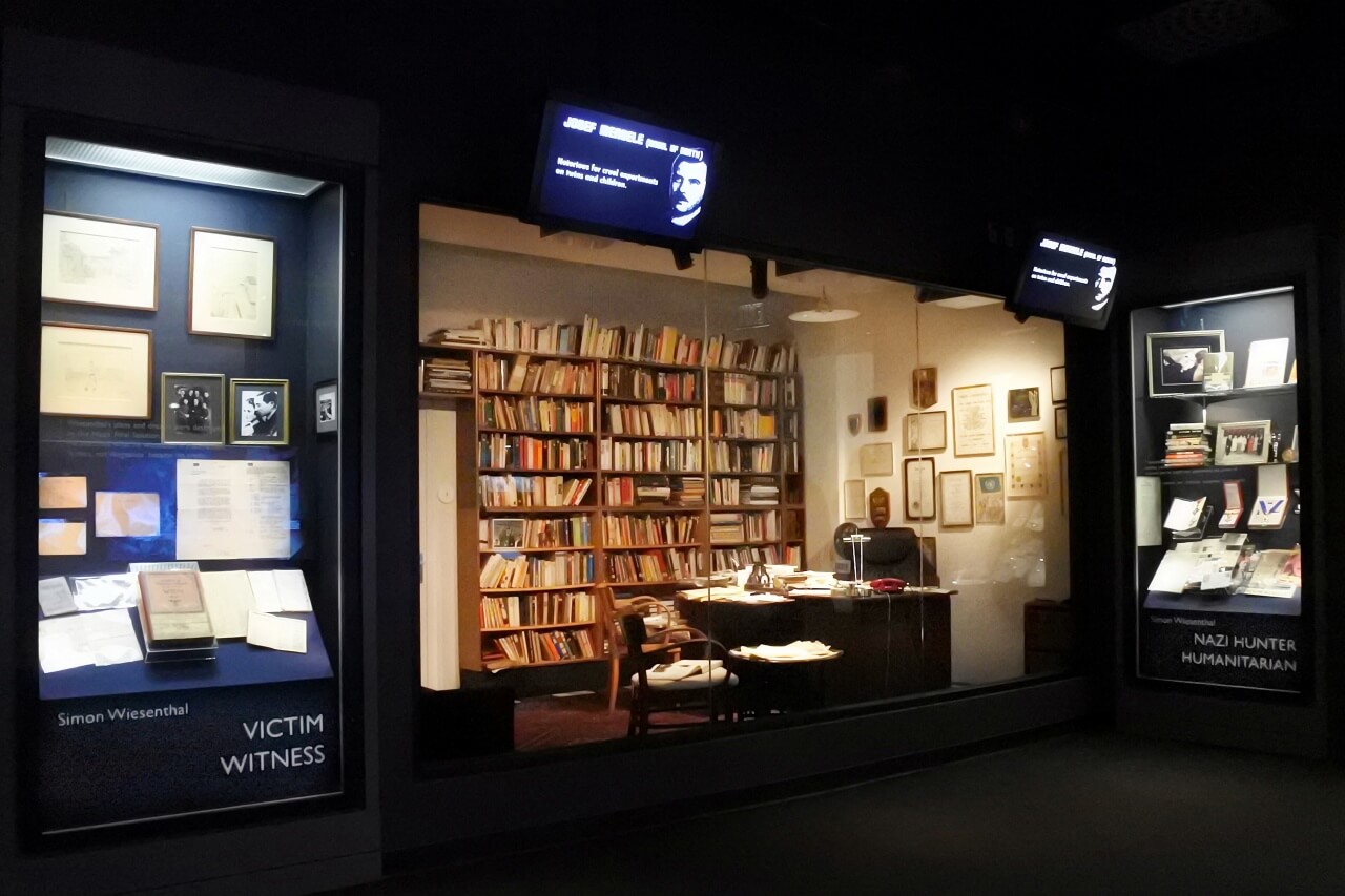 유태인의 영웅, 지몬 비젠탈의 사무실을 복원하듯
꾸며놓은 전시장