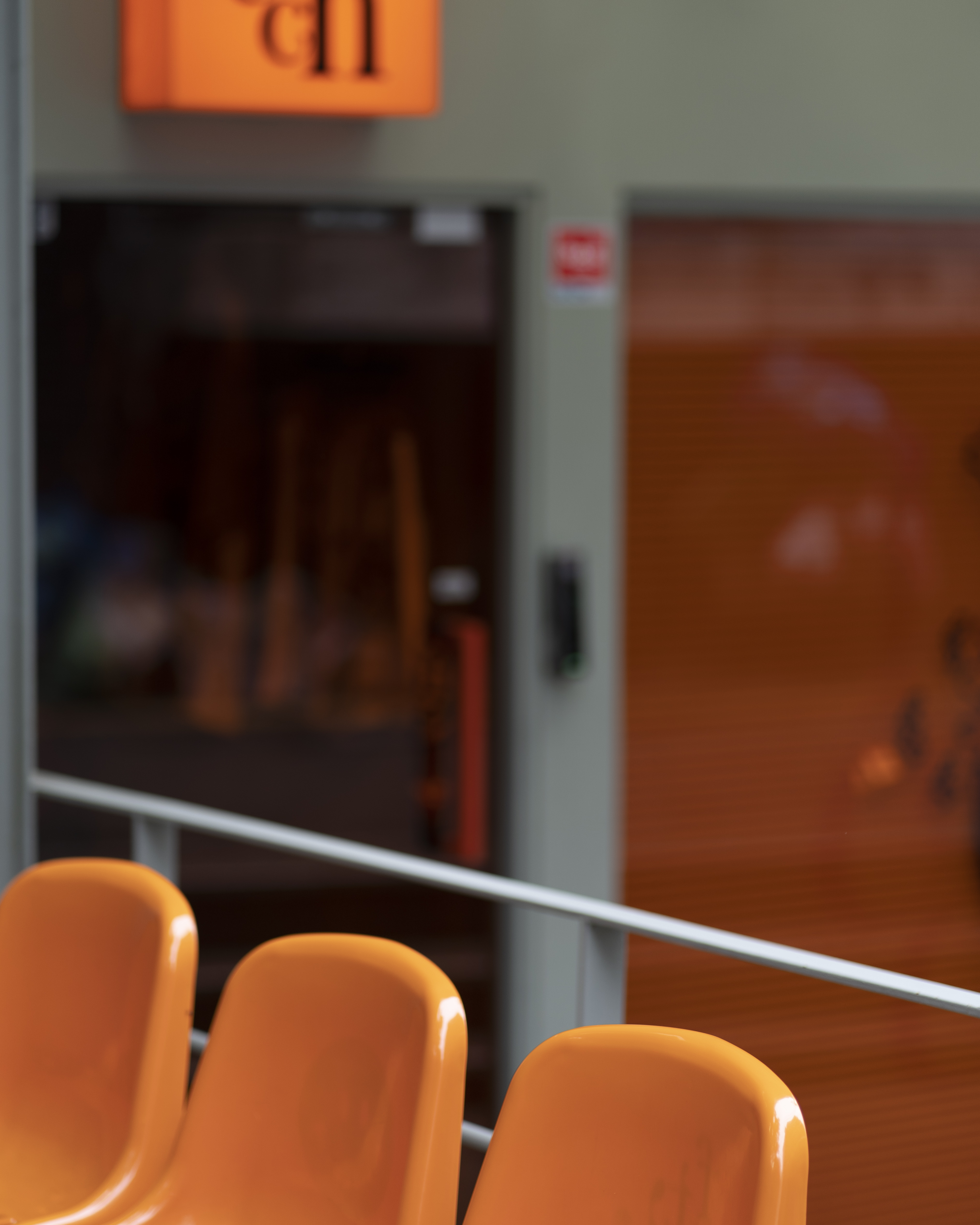 주황색이 도드라진 풍경 사진