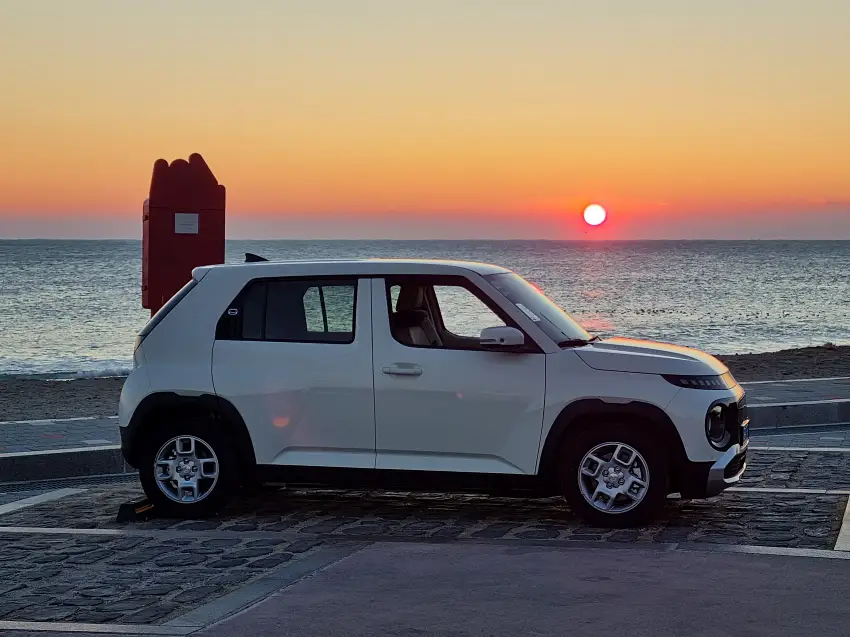 일출 직후 캐스퍼 일렉트릭을 이렇게 담아봤습니다.