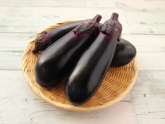 가지 나스닌 성분