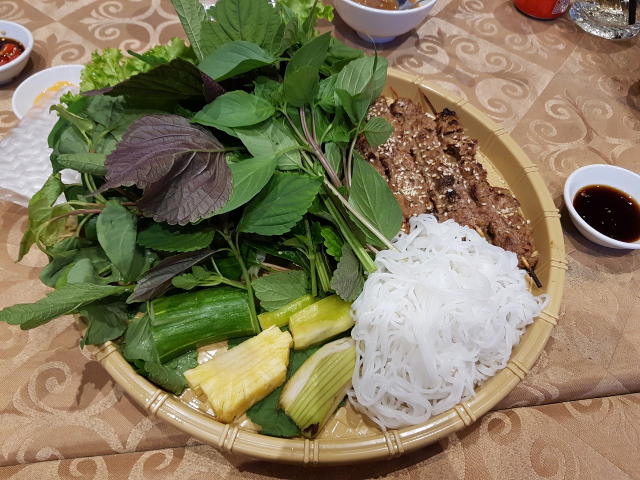 동나이 롱탄 로컬 맛집 Am Thuc Phuong Nam - Bo Nuong Lui(구운 소고기)