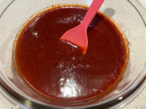 비빔국수 양념장 만드는법 - 모든 재료 골고루 섞기