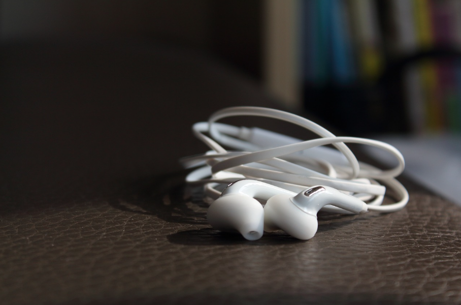 빈티지 전자제품의 새로운 가치: 오래된 라디오, 게임기, 워크맨 등이 현대 문화에서 다시 소비되는 트렌드