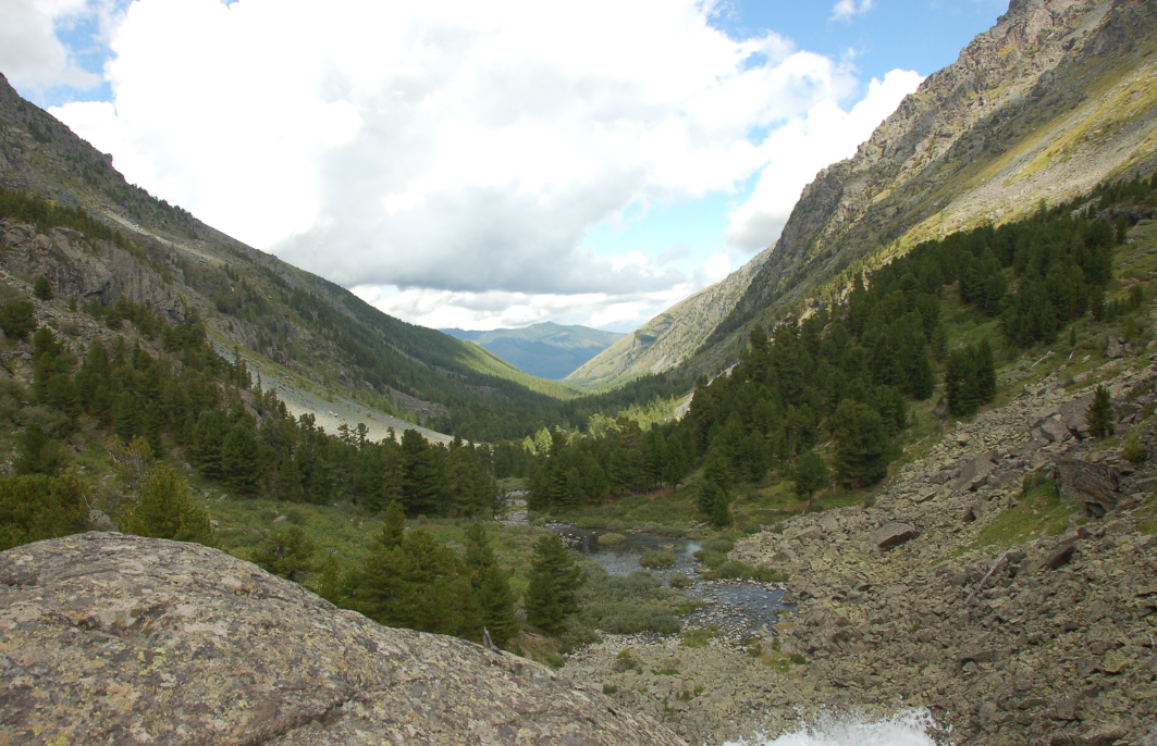 풍화와 침식 작용의 예를 보여주는 사진