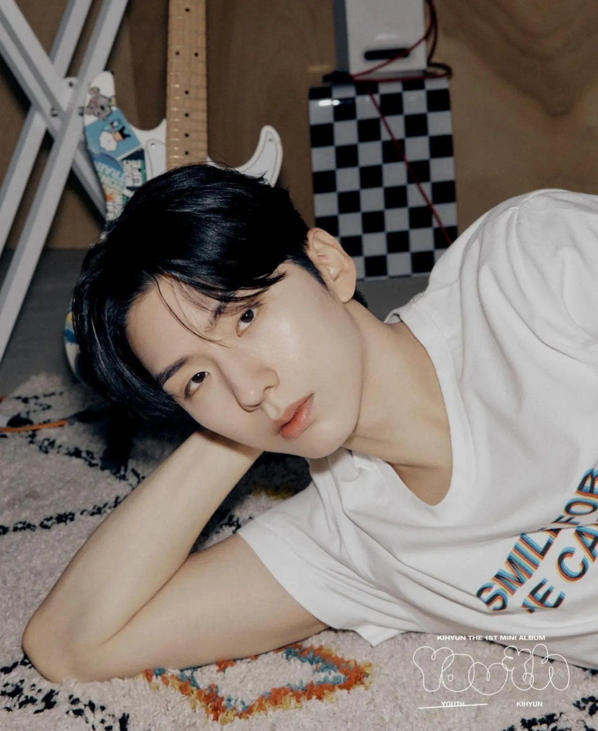 몬스타엑스-기현-누워있는-사진