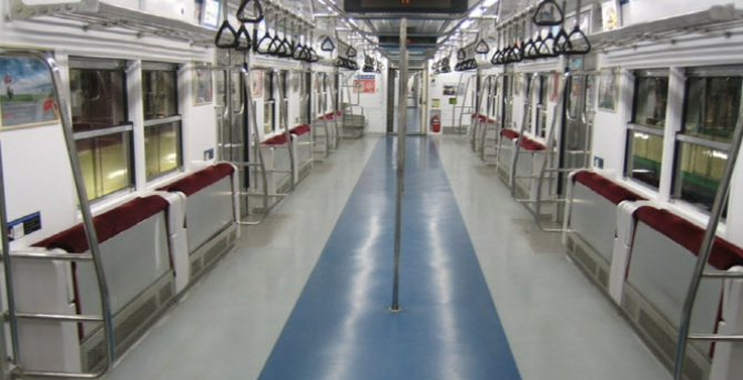 앞으로는 지하철 좌석 모두 없어진다고?...왜 'Subway car of the future' has more doors and fewer seats