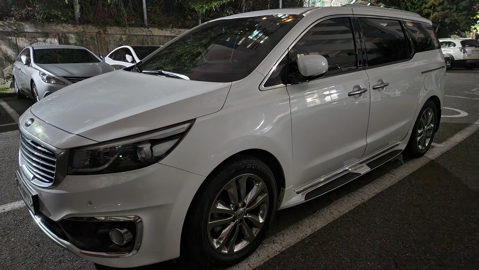 육중한 카니발의 시내주행 연비는 7.5~8Km/L 정도