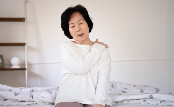 회전근개 어깨통증 세라밴드운동 어깨운동 오십견 어깨재활 근육강화 통증관리 자가치료 물리치료