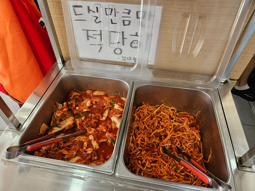 미사리 밀빛 초계국수 밑반찬