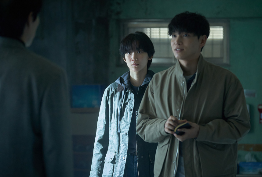 영화 계시록, 민찬을 찾아와 사실확인하는 연희와 은규