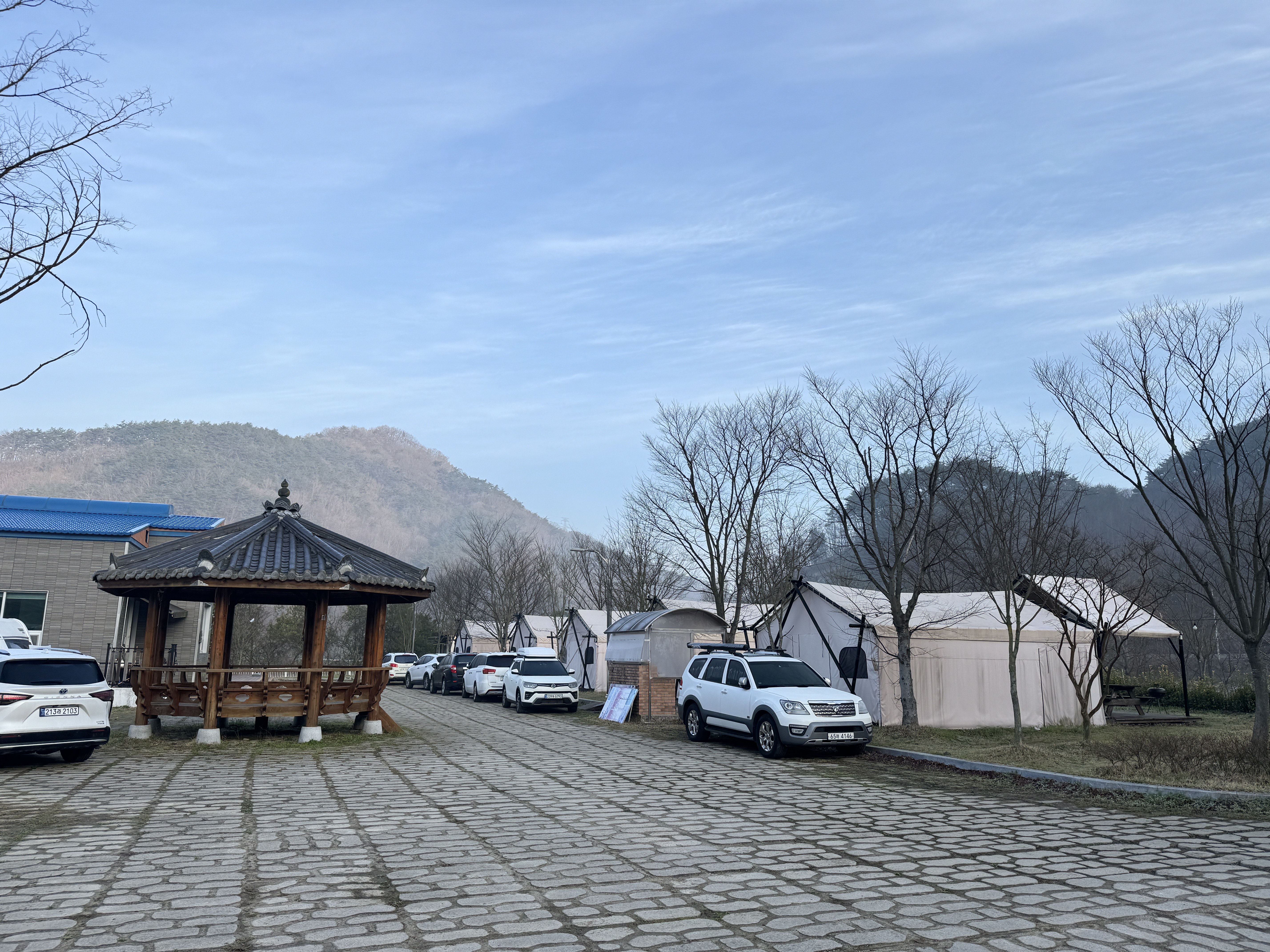 강변사리캠핑장