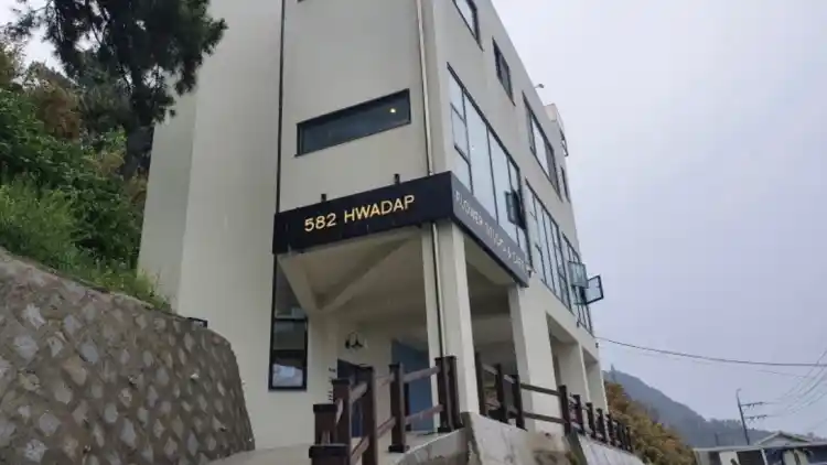 582 화답 가게 전경