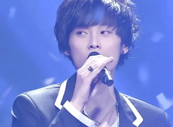 가수-민경훈-사진