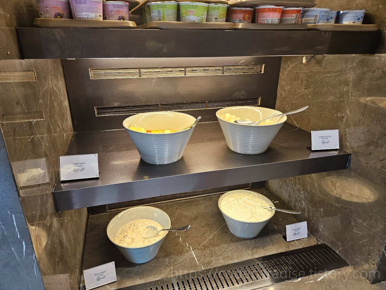 ํธํ
์ฌ์ง