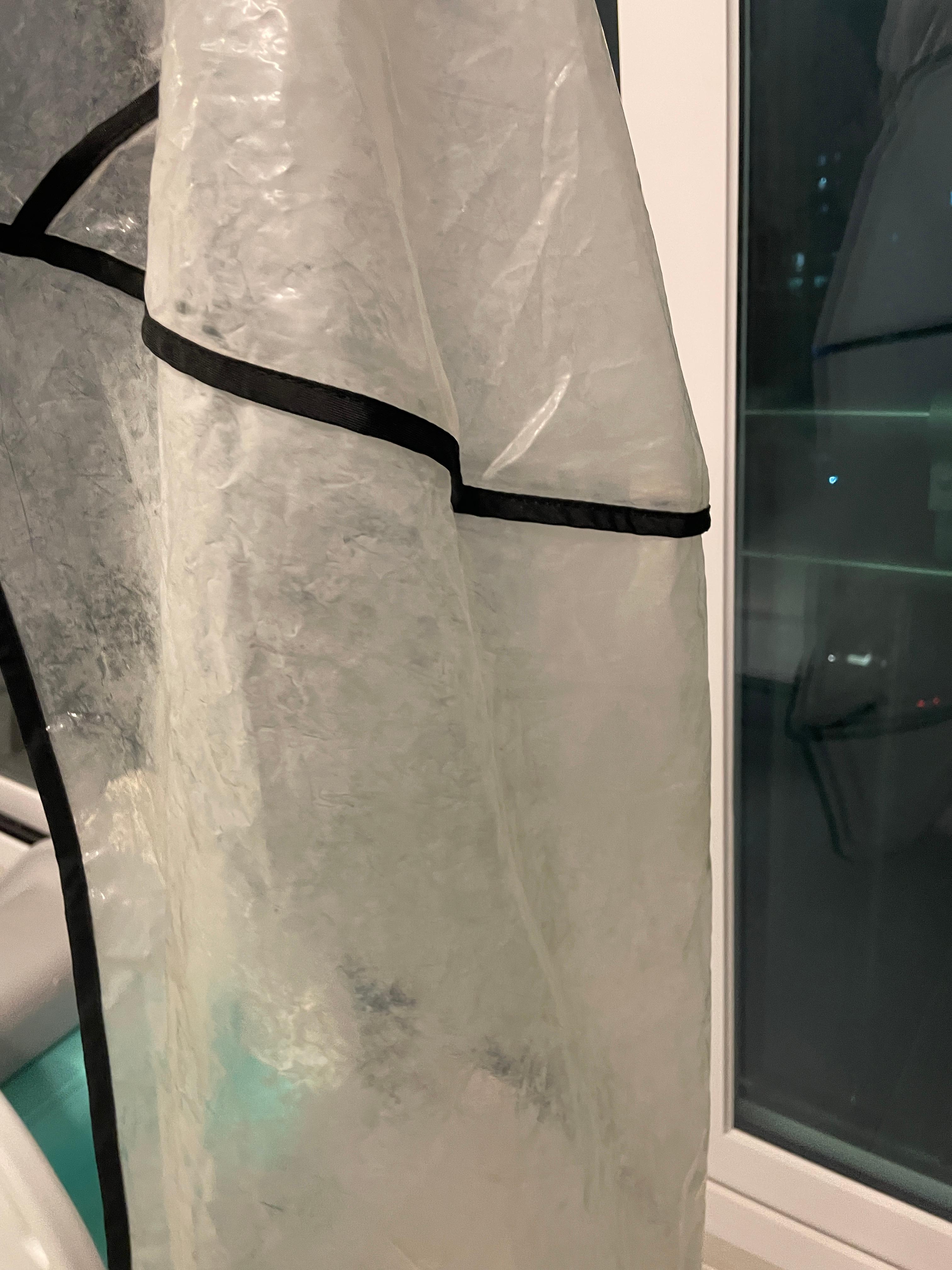 뿌옇게 변한 유모차 레인커버 관련 사진