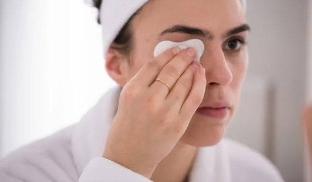 눈꼽이 잘 끼는 이유&amp;#44; 유난히 많이 생기는 원인