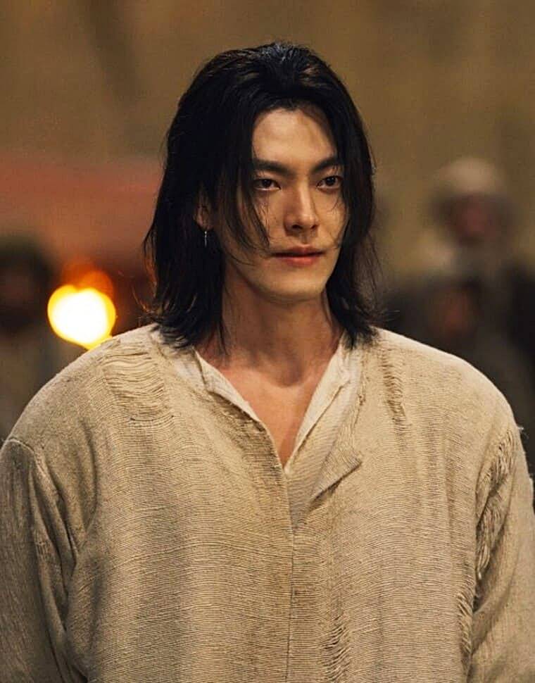 배우-김우빈