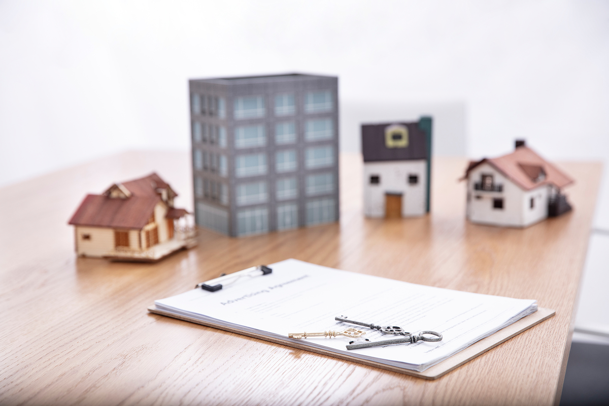 친환경 건축물(Green Building 또는 Sustainable Building)은 에너지와 자원 절약을 최우선으로 고려하며, 주변 환경과의 조화를 추구하고, 거주자의 건강과 쾌적성까지 확보하는 건축물을 의미합니다.