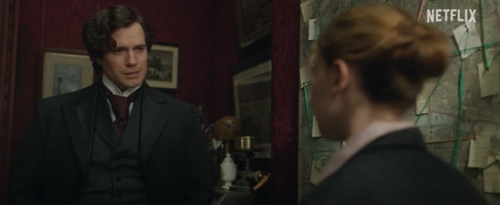 에놀라를혼내고있는셜록