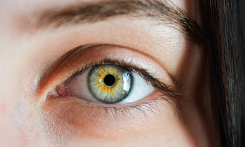 눈에 눈썹 들어갔을 때 빼는 방법(속눈썹 빼기)