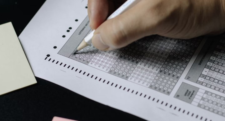 시험보는-사람-이미지